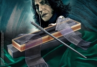 Harry Potter - Bacchetta di Severus Piton - Confezione Olivander - Prodotto ufficiale © Warner Bros. Entertainment Inc.